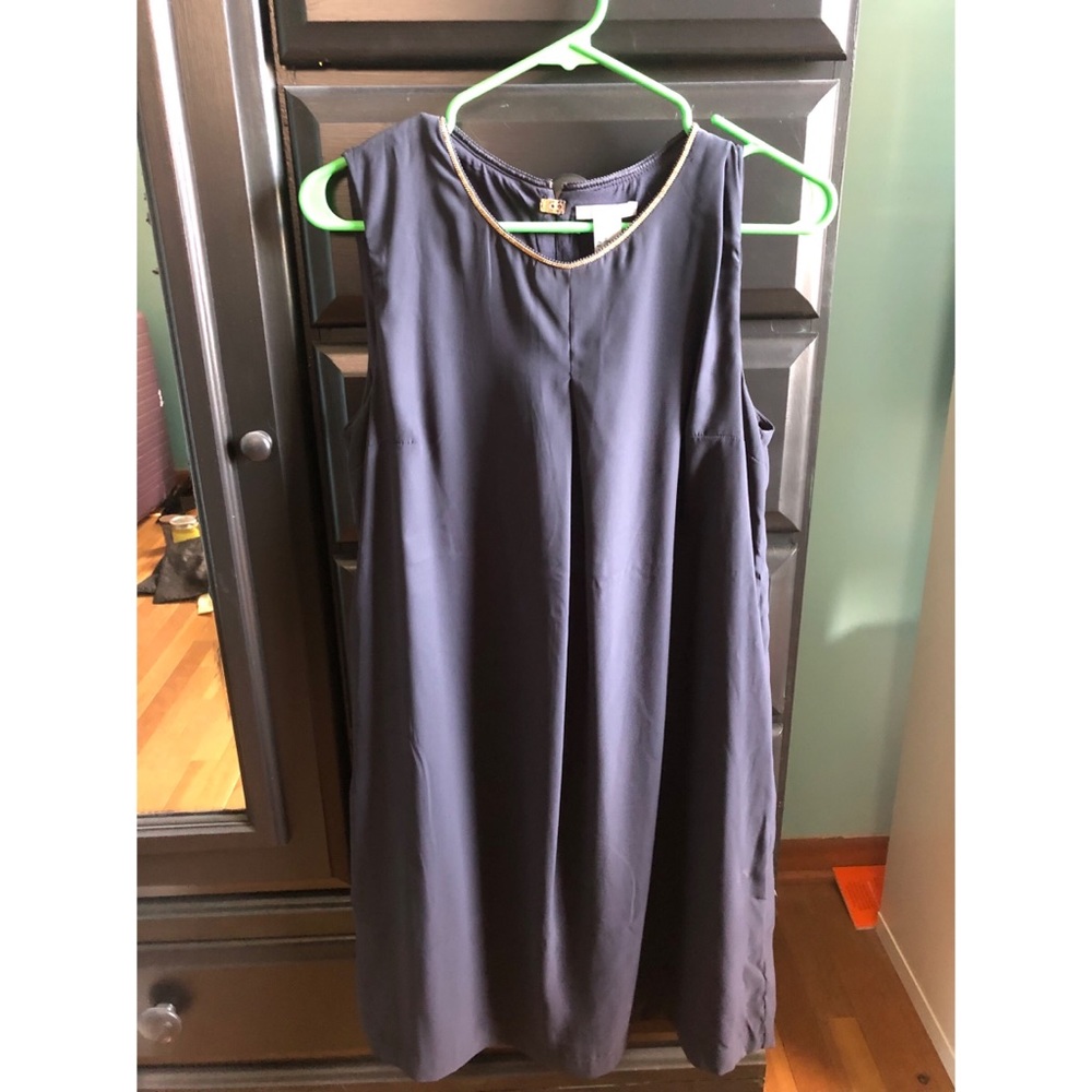 Sleeveless navy blue dress